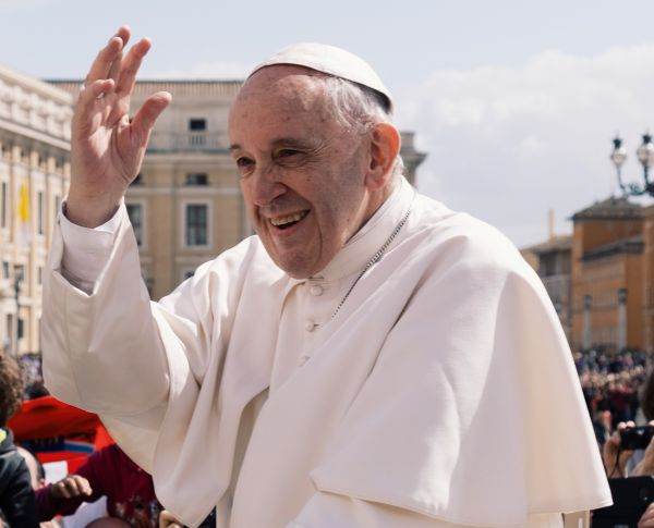 Fraţii Klitschko îl cheamă pe Papa Francisc la Kiev